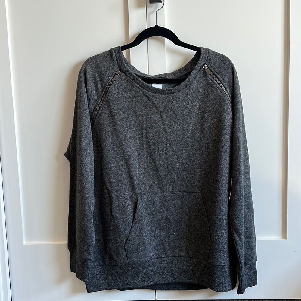 T+T brand nice sweatshirt, size M, dark grey, aesthetic zippers on collarbones.